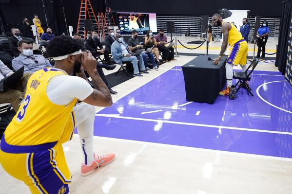 Lebron james lakers best sale shoes 218